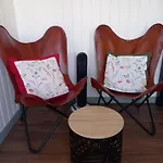 Wild Meadow Huts بيت للعطل دولين
