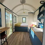 Wild Meadow Huts Vakantiehuis