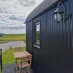 Wild Meadow Huts بيت للعطل دولين