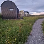 Wild Meadow Huts بيت للعطل دولين