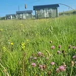 Wild Meadow Huts بيت للعطل *