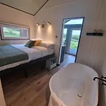 Wild Meadow Huts بيت للعطل