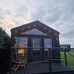 Wild Meadow Huts بيت للعطل