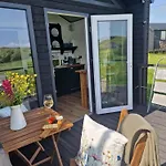 Wild Meadow Huts دولين