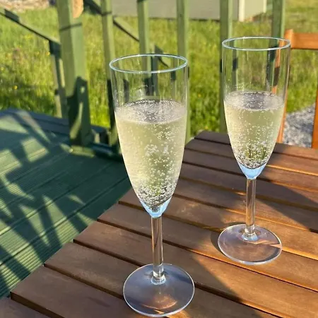 Wild Meadow Huts ドゥーリン