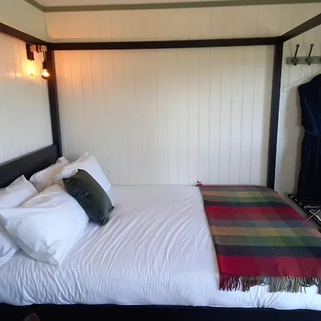 Wild Meadow Huts ドゥーリン