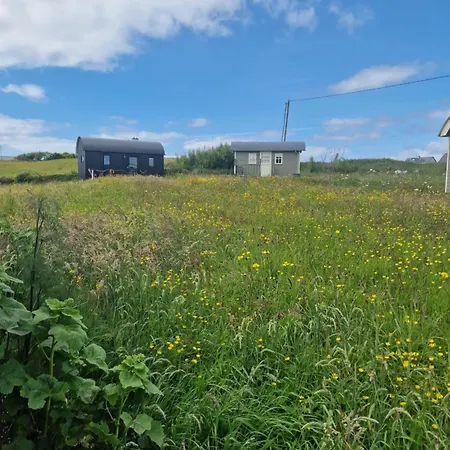 Wild Meadow Huts Дом отдыха *