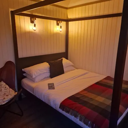 Дом отдыха Wild Meadow Huts Дулин