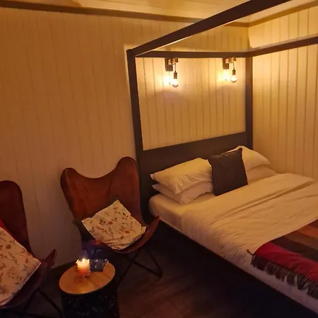 Wild Meadow Huts Vakantiehuis