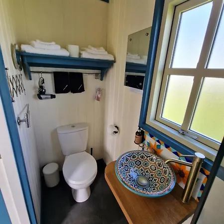 Wild Meadow Huts ドゥーリン