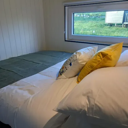 Wild Meadow Huts ドゥーリン