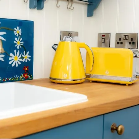 Wild Meadow Huts ドゥーリン