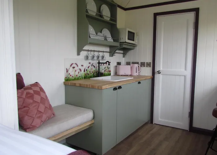 Wild Meadow Huts Hébergement de vacances *