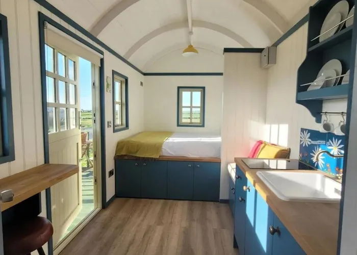 Wild Meadow Huts Semesterbostad