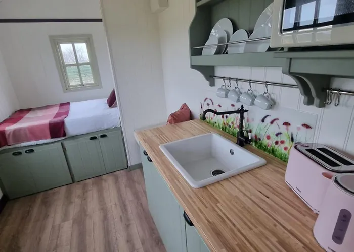 Semesterbostad Wild Meadow Huts *