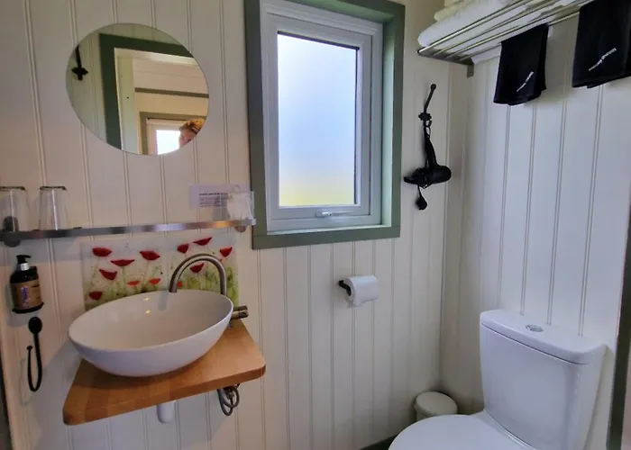 Wild Meadow Huts Semesterbostad *