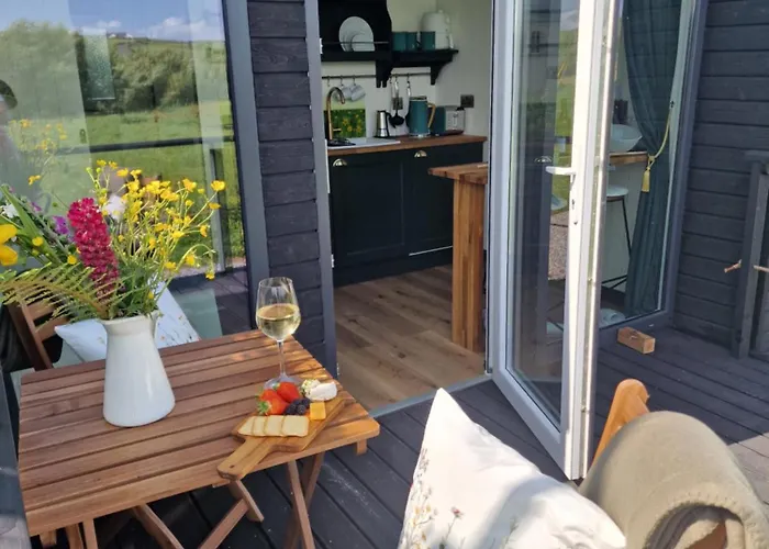 Wild Meadow Huts Semesterbostad